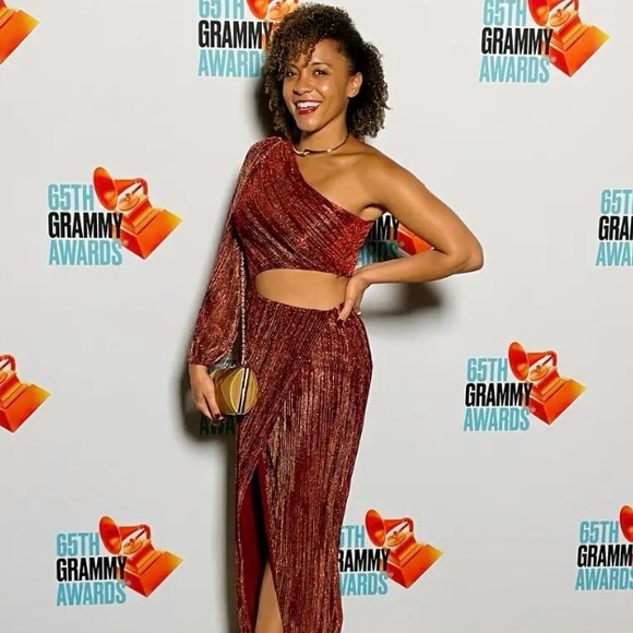 Saylor Laia Midi Dress Cutout One Sleeve in Burgundy Metallic Size Medium - Picture 2 of 11